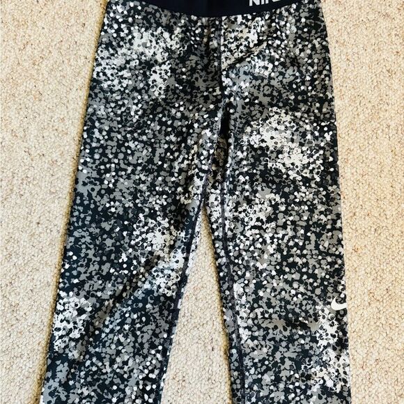 Nike Black and Gray Capris with Abstract Design - Picture 7 of 7